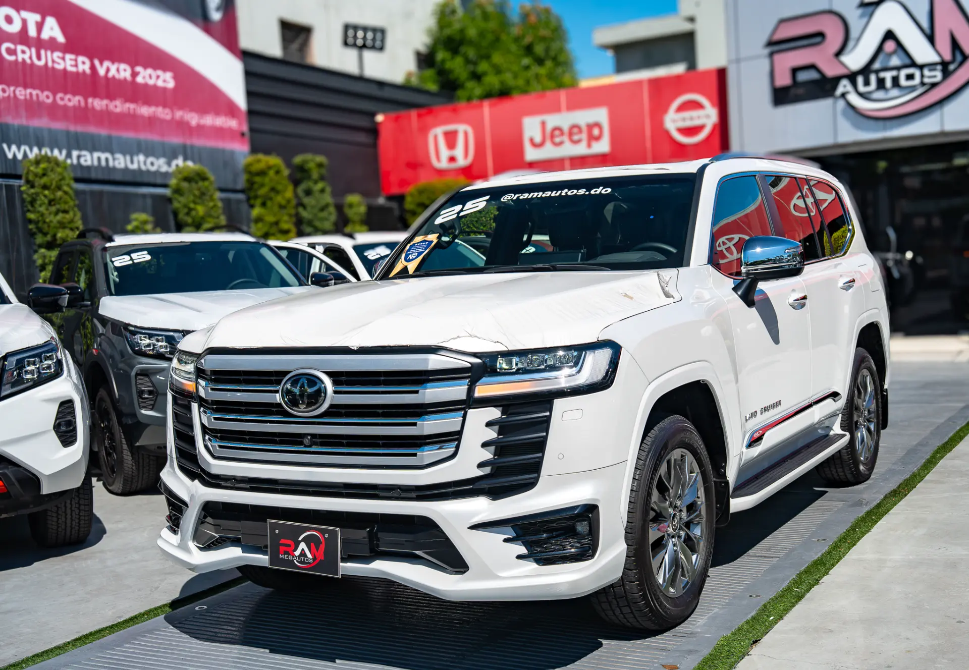 Toyota Land Cruiser VXR 2025 - Imagen 1