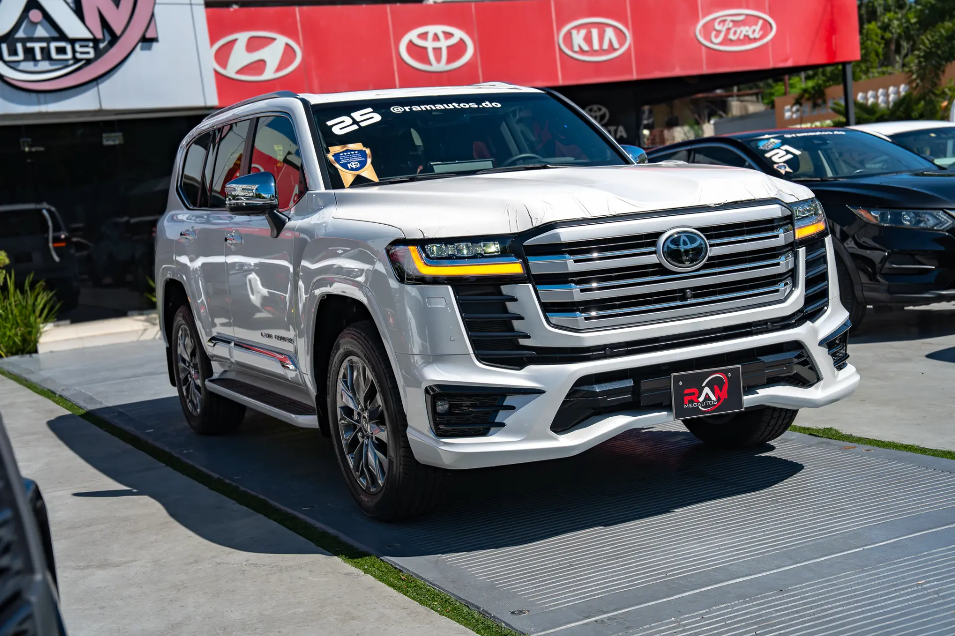 Toyota Land Cruiser VXR 2025 - Imagen 19