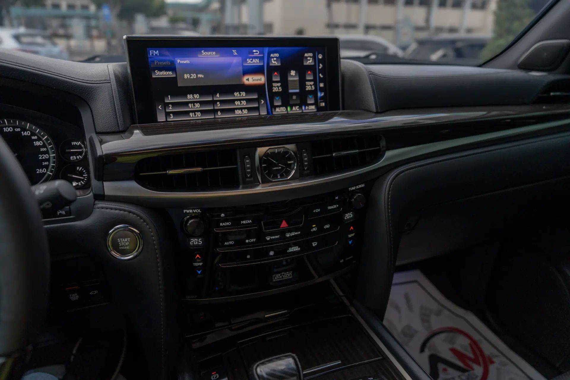 Lexus LX570 2017 - Imagen 5