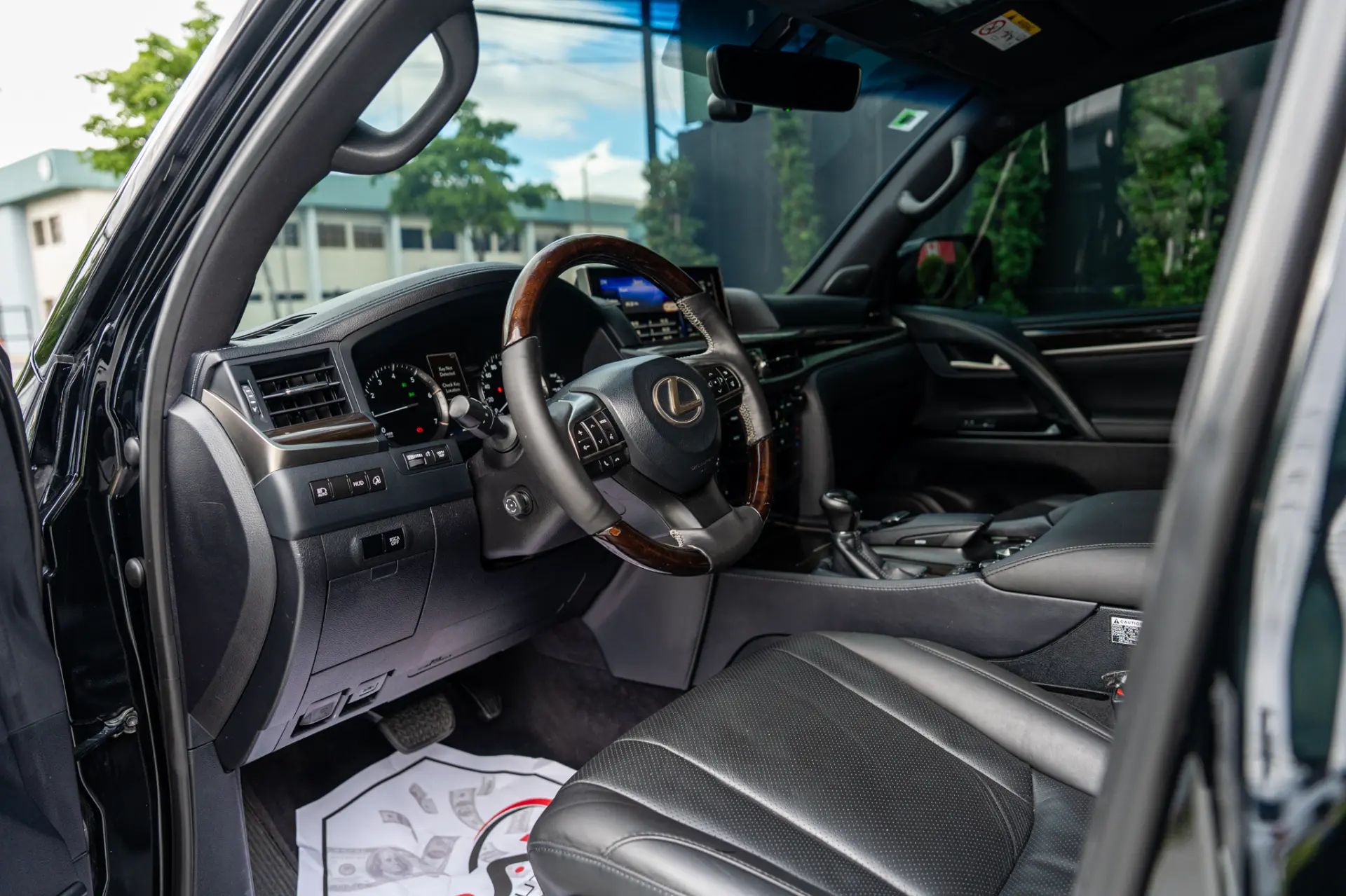 Lexus LX570 2017 - Imagen 26